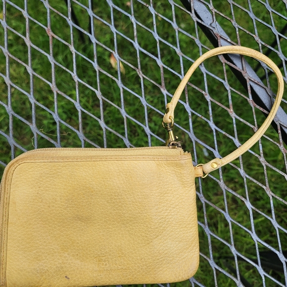 Fossil Leather Butterfly 🦋 Wristlet Wallet - Picture 2 of 9